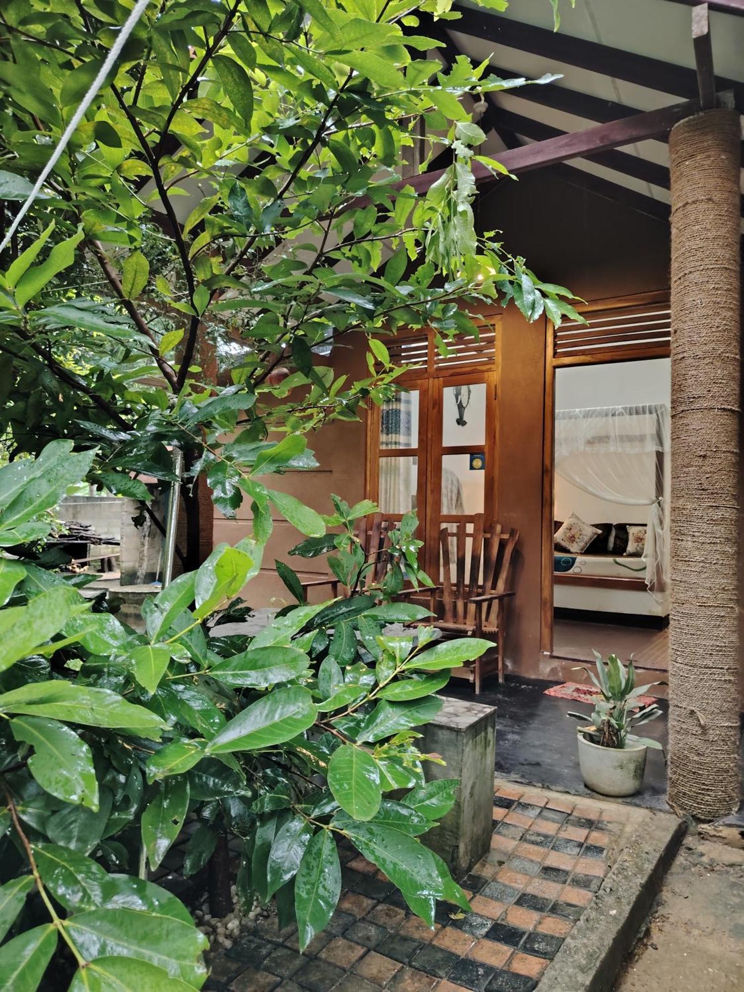 Peacock'S Paradise Safari Hostel Udawalawe Bagian luar foto